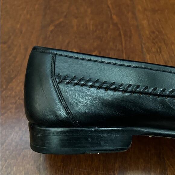 Magnanni Classic Black Leather Slip-On Loafers with Stitch Work, Size 9.5